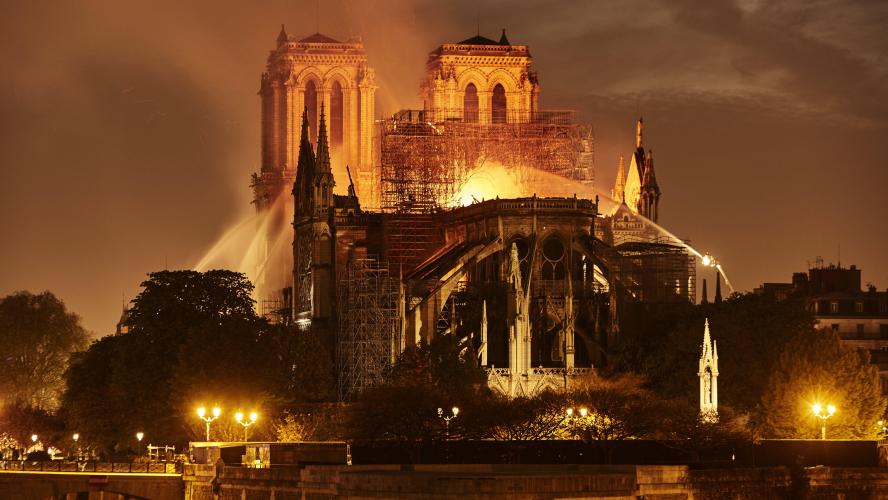 Lire la suite à propos de l’article Protégé : 9. Face à Notre Dame de Paris : Berthy, Corinne, Françoise P., Françoise V.